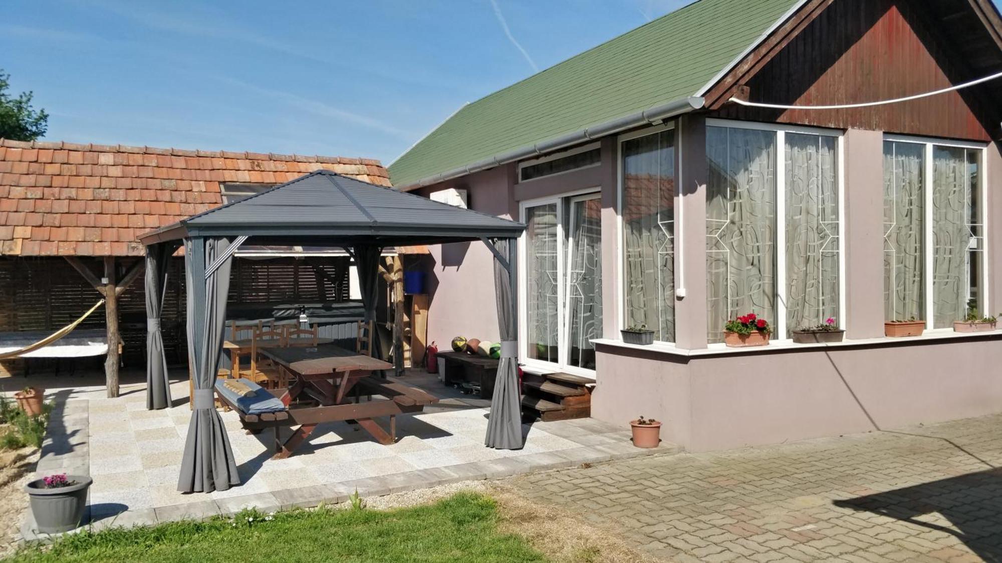 Novákporta vendégház Lakhegy Exterior foto